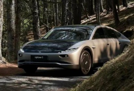 全球首款太陽能電動車即將量產(chǎn)，兩個月不充電也能跑？