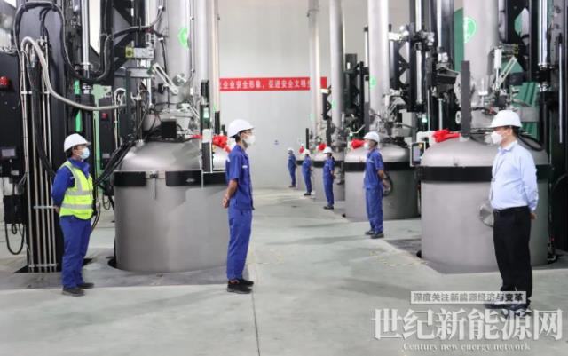 全球最大規(guī)模N型拉棒切方 晶科能源青海年產(chǎn)20GW項目點火