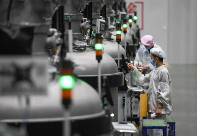 梭哈光伏！上機數控用過期數據預測未來，58億投建5萬噸硅料！