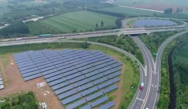 高速難道只能靠收通行費過日子？不，還可以光伏發電！