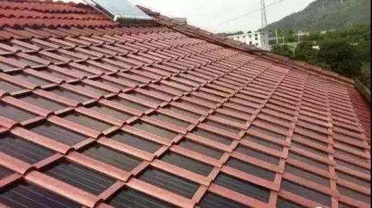 美翻了！光伏平鋪屋頂還不夠，現在火到“爬上墻”了！