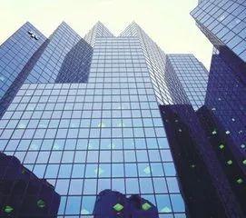 美翻了！光伏平鋪屋頂還不夠，現在火到“爬上墻”了！