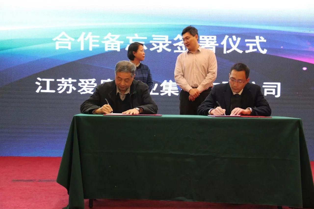 中國光伏標準化論壇暨第一批中國光伏行業協會標準發布會順利召開