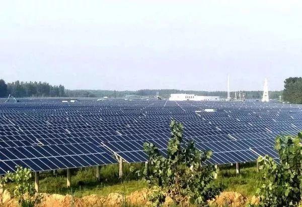 光伏發(fā)電帶領(lǐng)下的致富之路，讓村民生活變得更美更甜！