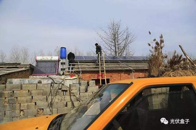 安裝這個面積的光伏板大約投資三萬元左右，四年內可以收回成本！