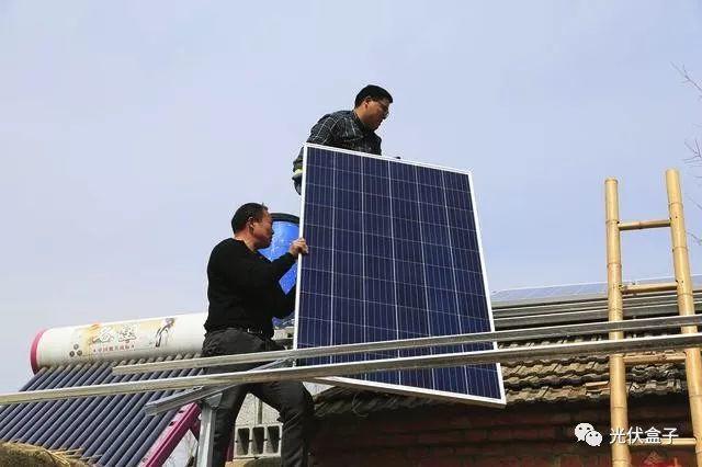 安裝這個面積的光伏板大約投資三萬元左右，四年內可以收回成本！