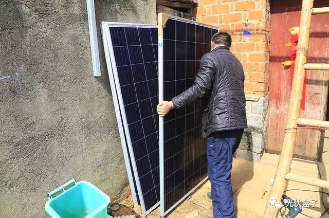 安裝這個面積的光伏板大約投資三萬元左右，四年內可以收回成本！