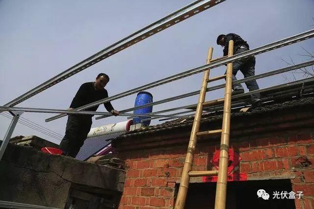 安裝這個面積的光伏板大約投資三萬元左右，四年內可以收回成本！