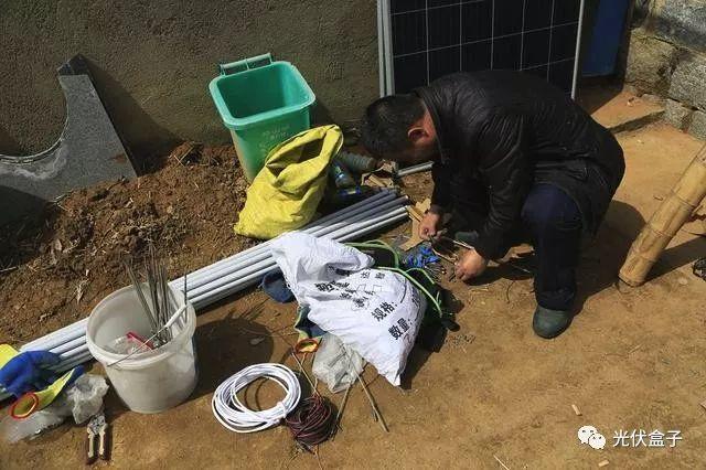 安裝這個面積的光伏板大約投資三萬元左右，四年內可以收回成本！