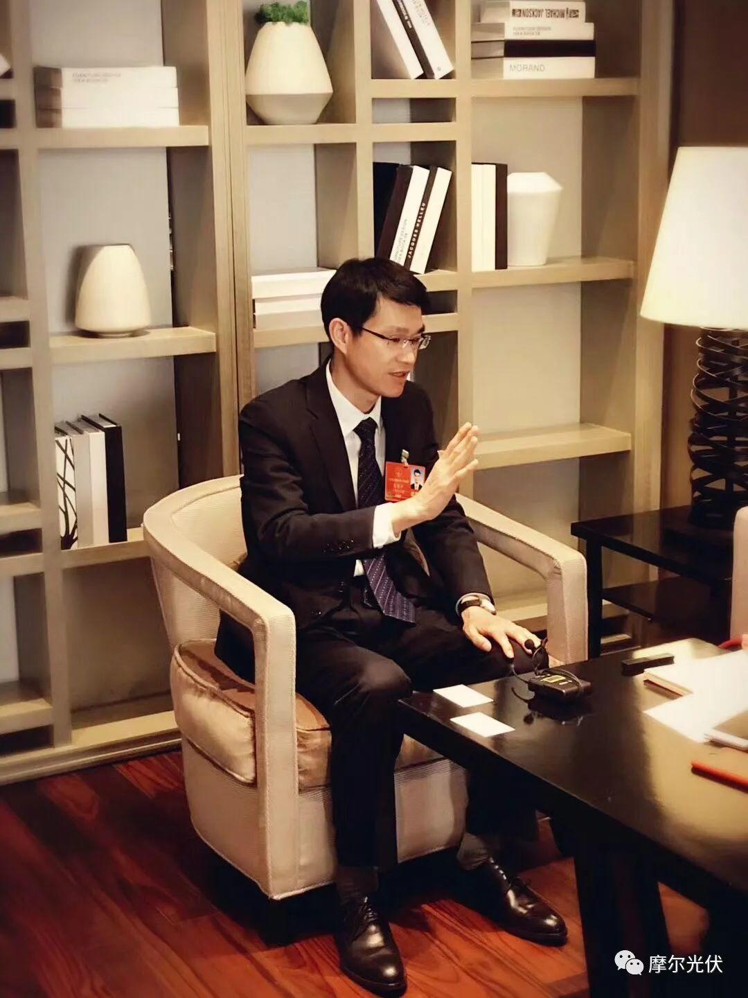 除了提案“加強新技術在光伏應用端的支持力度”，全國人大代表晶科能源CE0陳康平還有哪些議案？