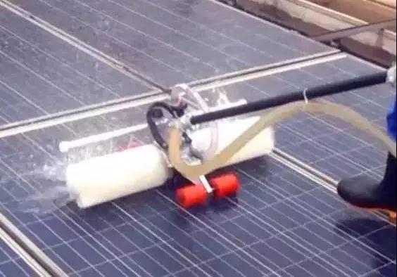 這樣清掃光伏電站灰塵，能發更多電！