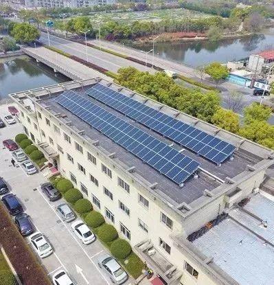厲害了！政府帶頭安裝屋頂光伏發(fā)電了！