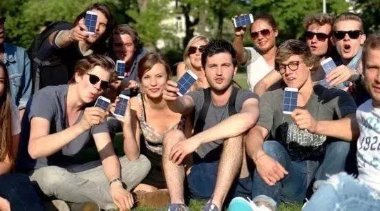 全球首款太陽能手機電池，中國制造再次震驚世界!